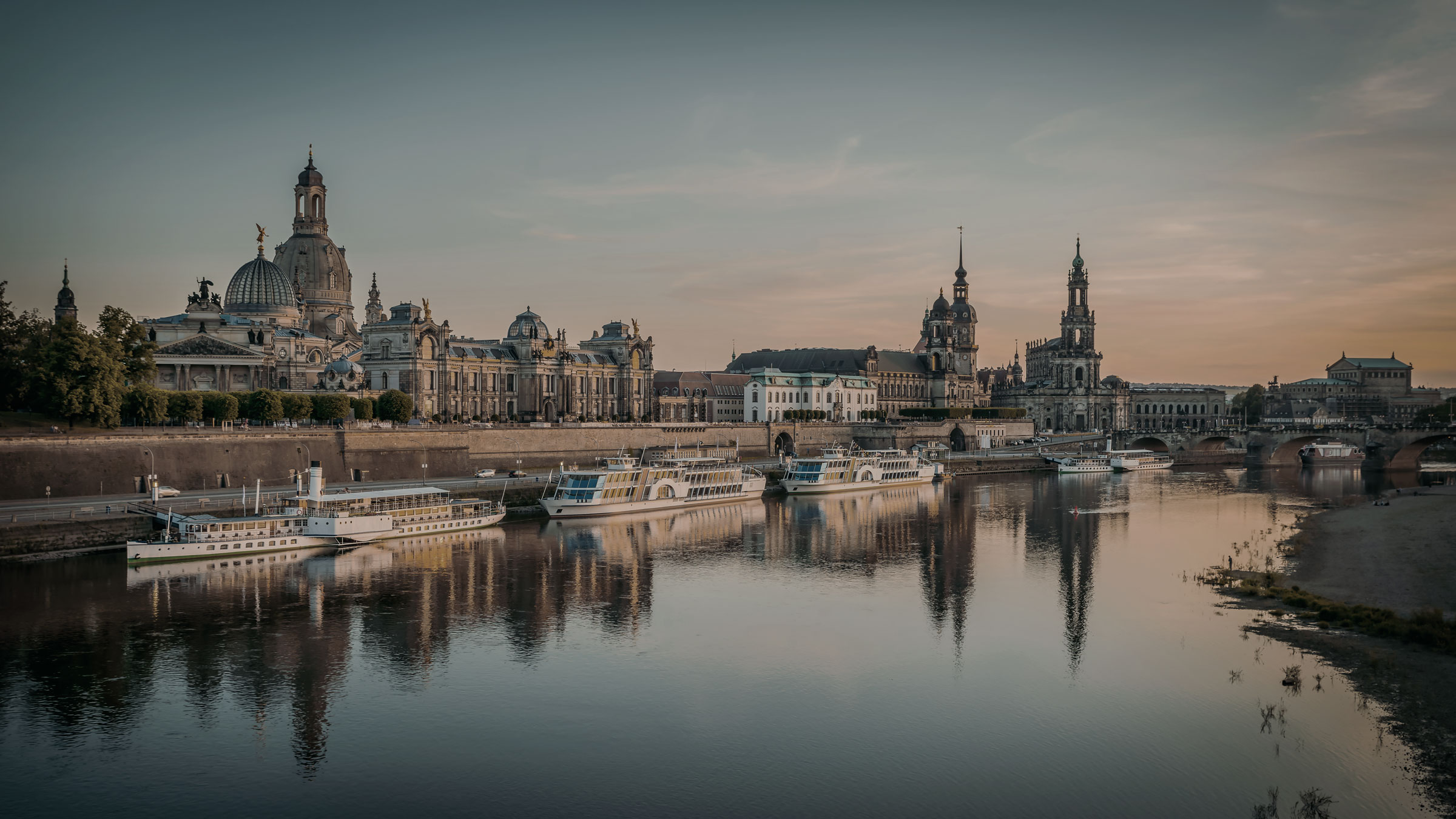 Dresden Altstadt an der Elbe